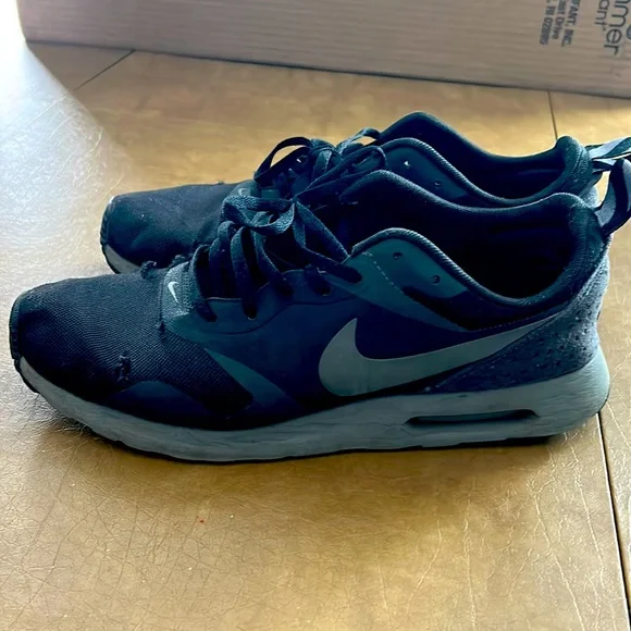 Nike Air Max Tavas men’s 10 - Like New s-l400.jpg main image 3